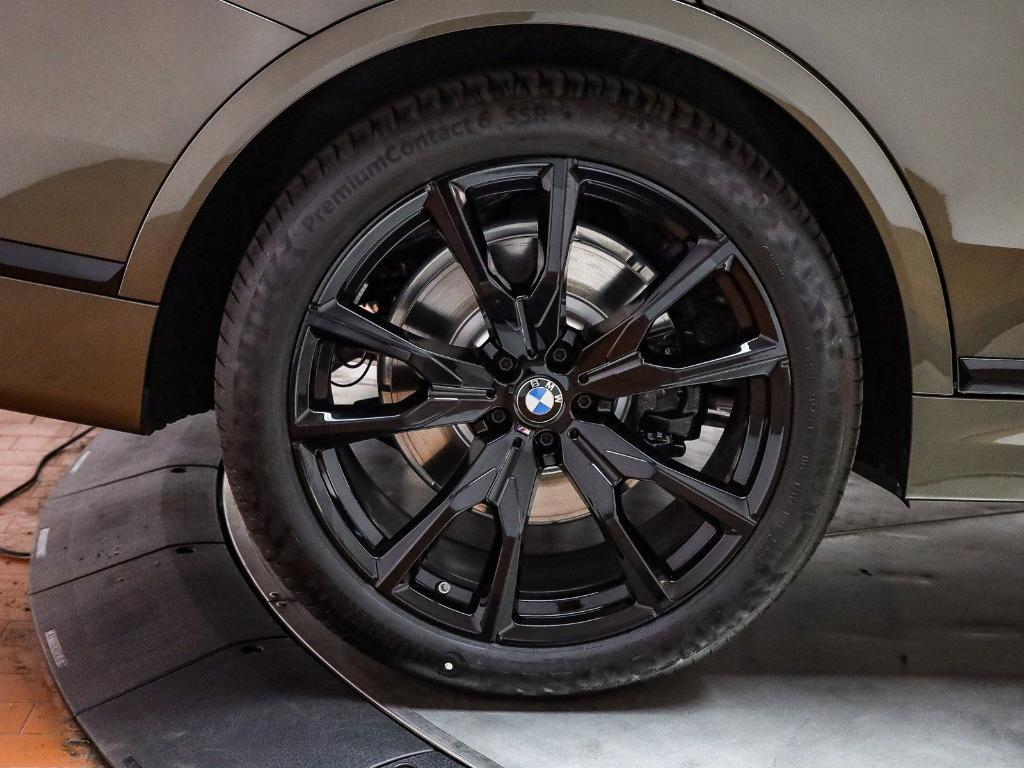 new 2026 BMW X7 car, priced at $101,900