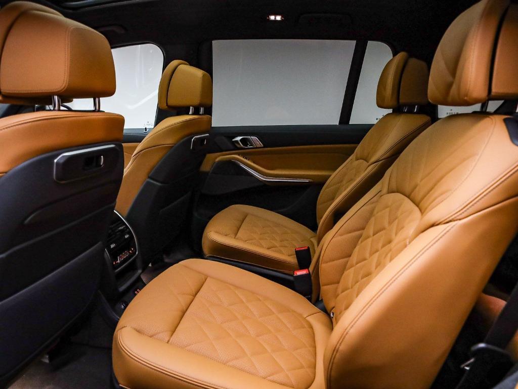 new 2026 BMW X7 car, priced at $101,900