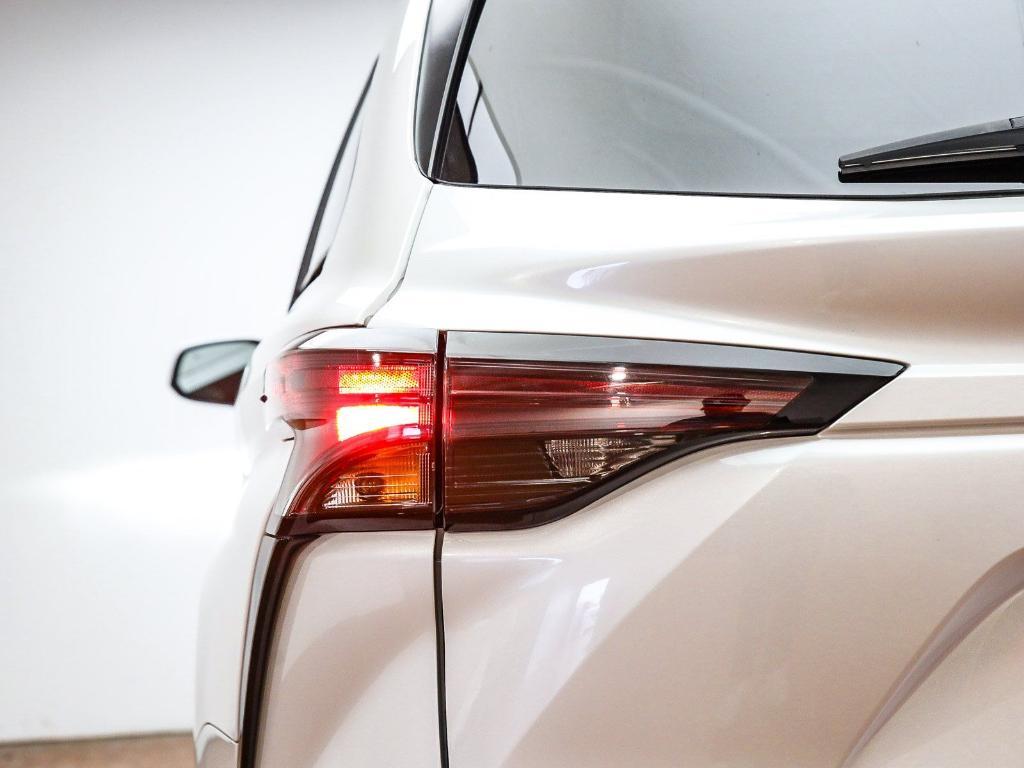 used 2024 Toyota Sienna car, priced at $36,993