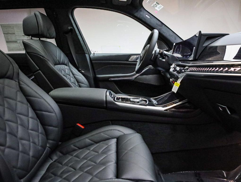 new 2026 BMW X7 car, priced at $100,615