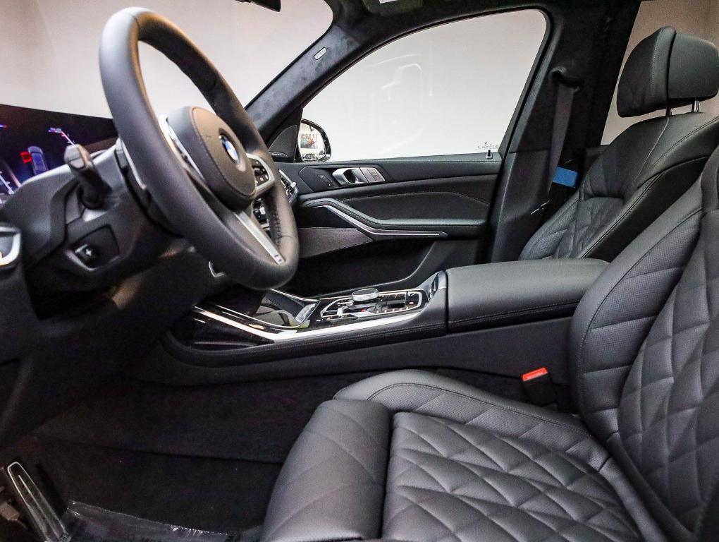 new 2026 BMW X7 car, priced at $100,615