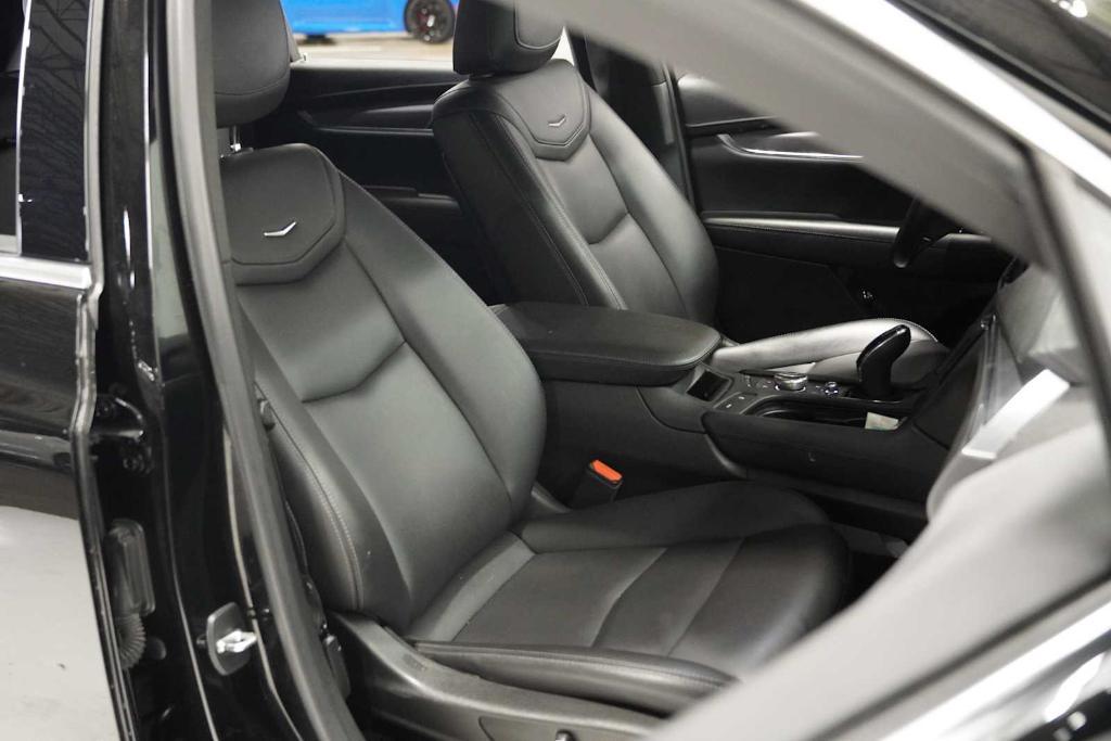 used 2022 Cadillac XT5 car, priced at $22,989