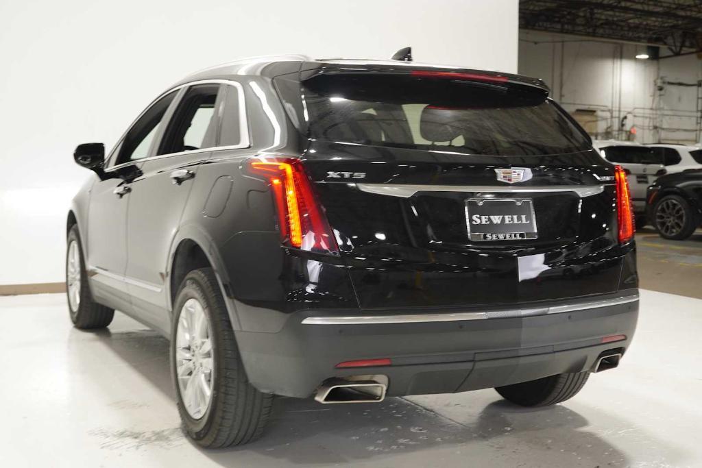 used 2022 Cadillac XT5 car, priced at $22,989