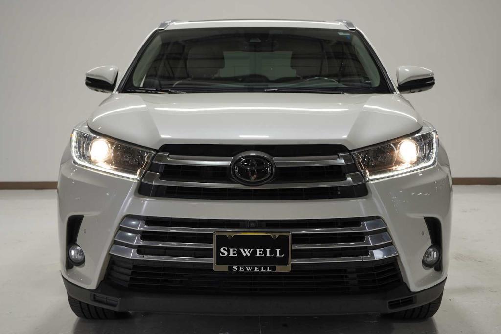 used 2018 Toyota Highlander car, priced at $23,989
