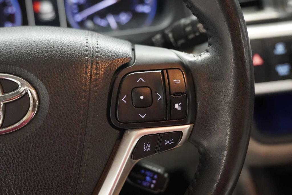 used 2018 Toyota Highlander car, priced at $23,989