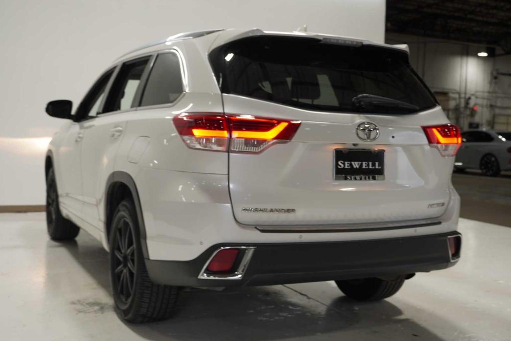 used 2018 Toyota Highlander car, priced at $23,989