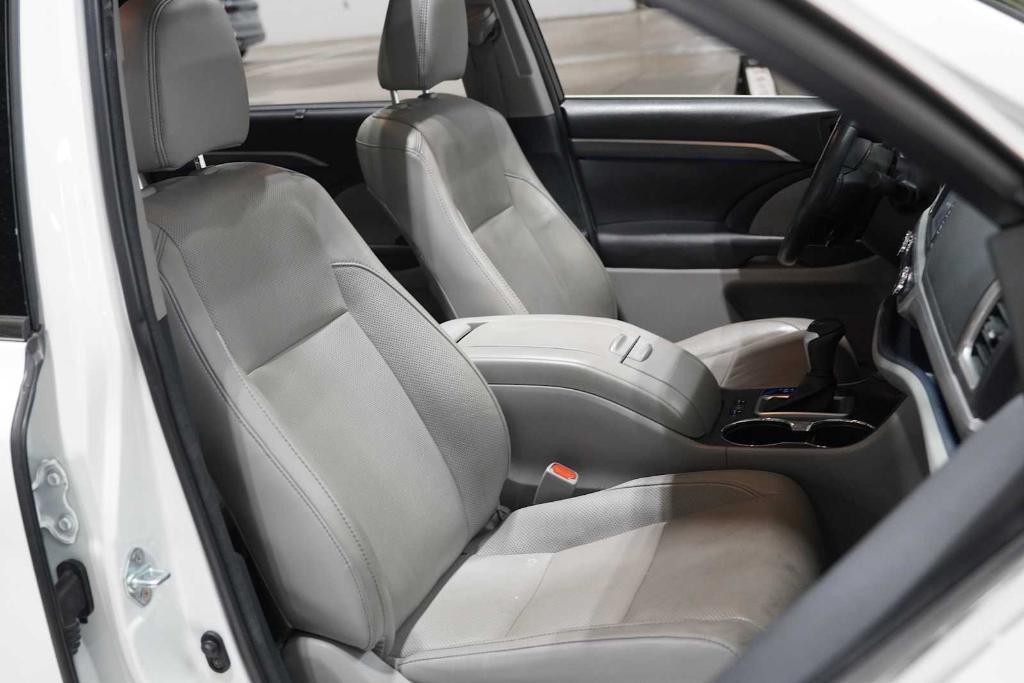 used 2018 Toyota Highlander car, priced at $23,989