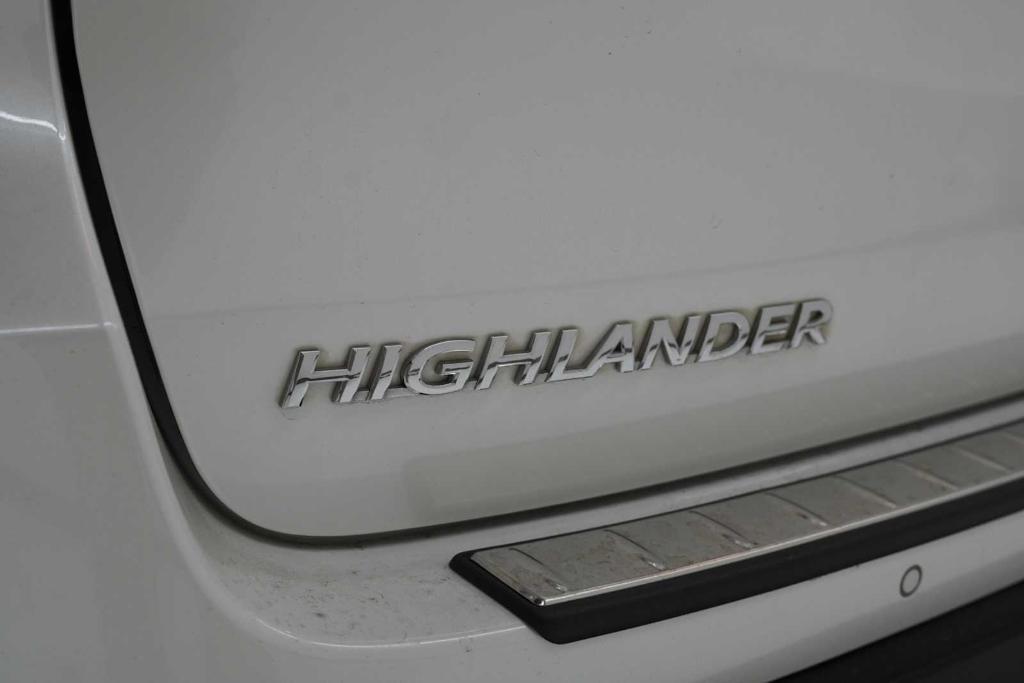 used 2018 Toyota Highlander car, priced at $23,989