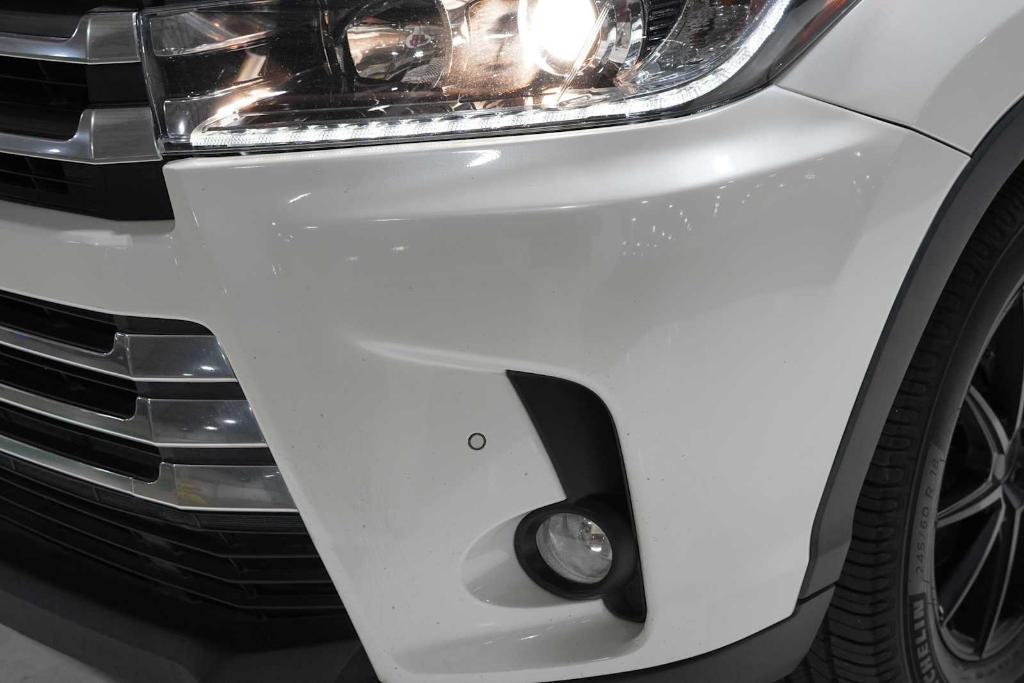 used 2018 Toyota Highlander car, priced at $23,989