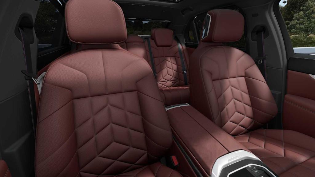 new 2025 BMW i7 car, priced at $131,075