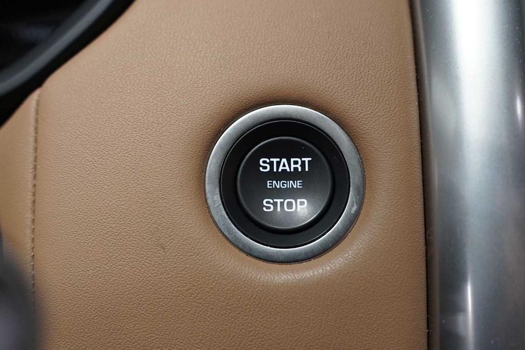 used 2025 Land Rover Discovery car, priced at $73,989