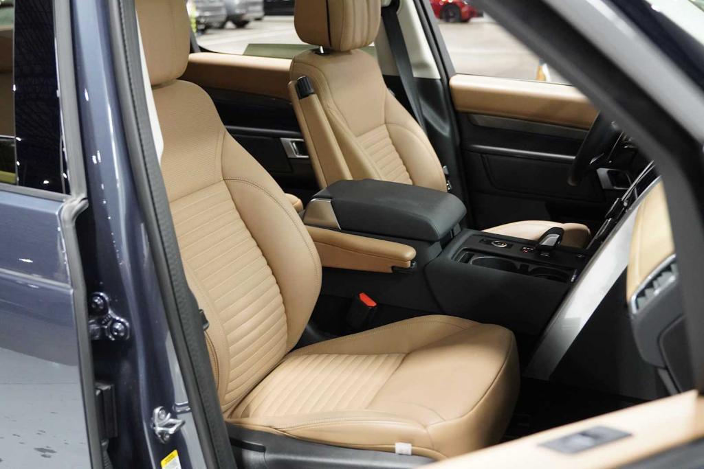 used 2025 Land Rover Discovery car, priced at $73,989
