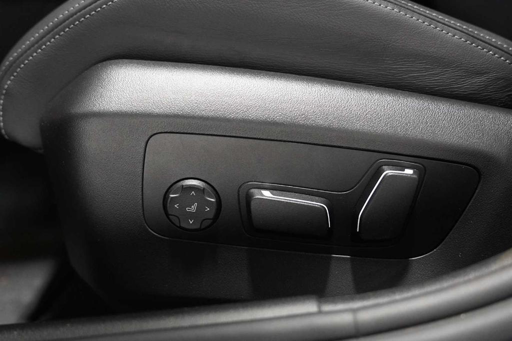 used 2025 BMW M5 car, priced at $118,989