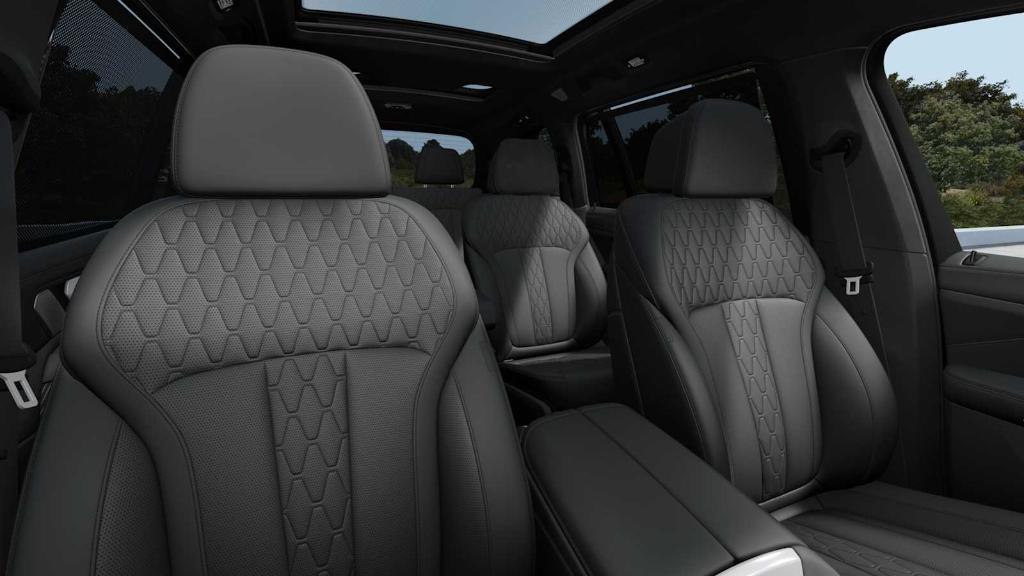 new 2026 BMW X7 car, priced at $131,565