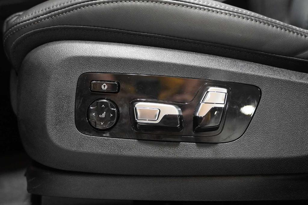 used 2026 BMW X7 car, priced at $104,564