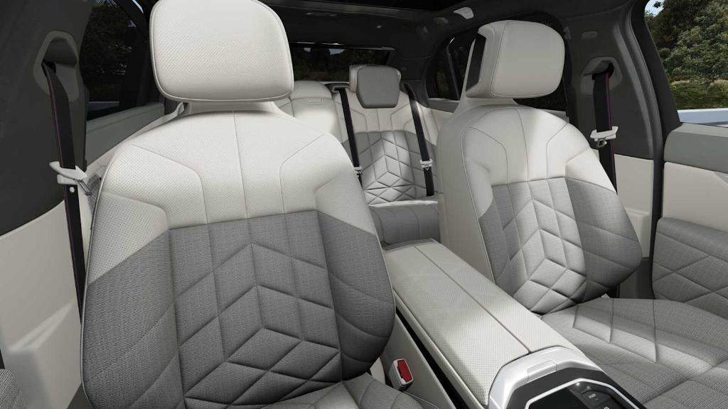 new 2025 BMW i7 car, priced at $162,325