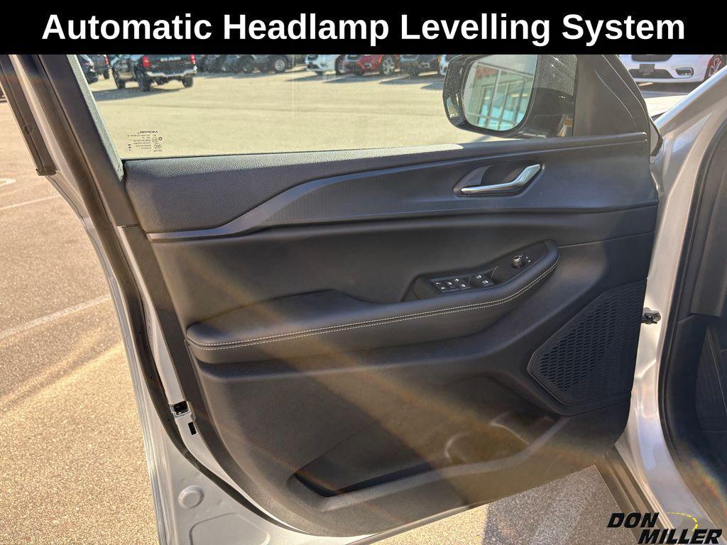 new 2025 Jeep Grand Cherokee car, priced at $42,381