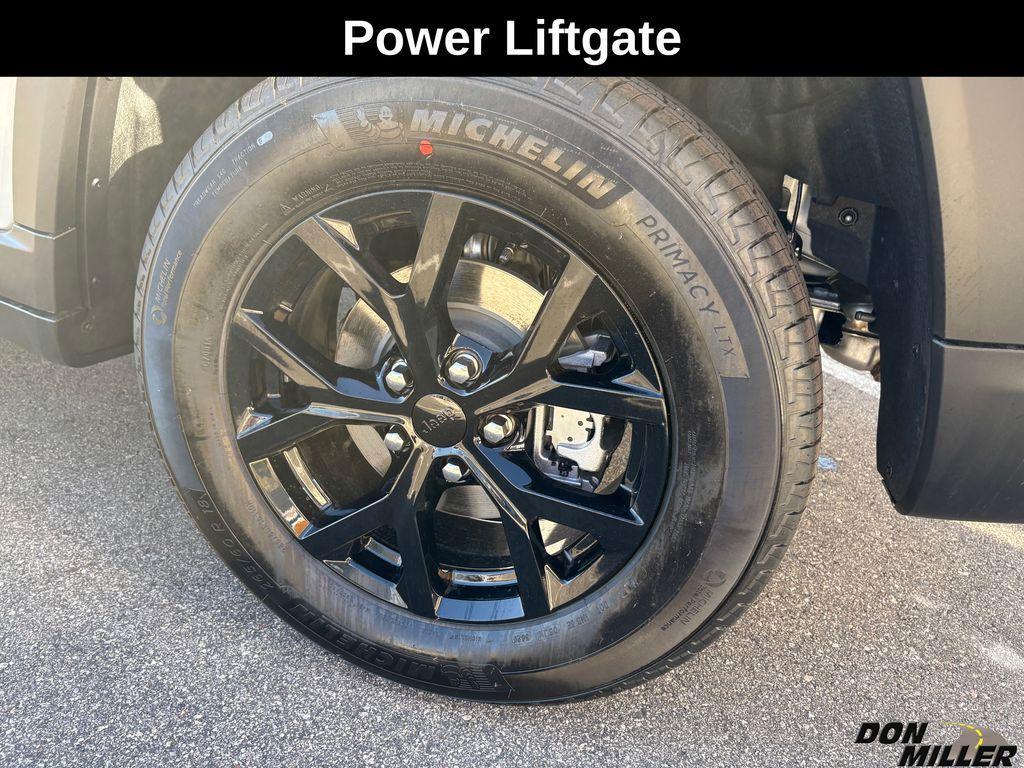 new 2025 Jeep Grand Cherokee car, priced at $42,381