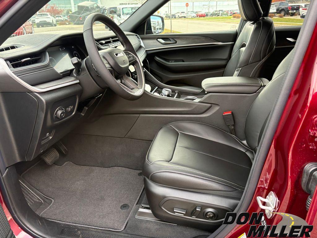 new 2025 Jeep Grand Cherokee car, priced at $45,888