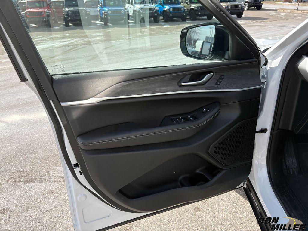 new 2025 Jeep Grand Cherokee car, priced at $39,362