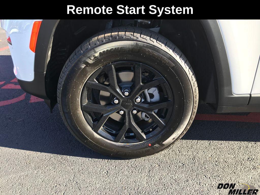 new 2025 Jeep Grand Cherokee car, priced at $41,597