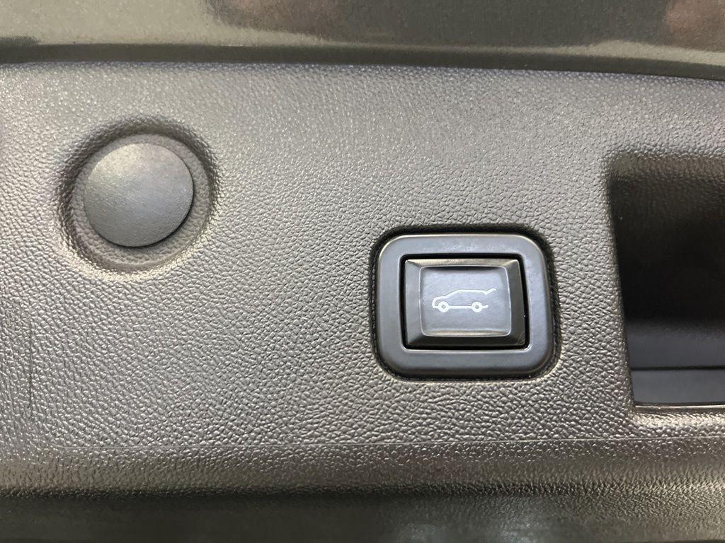 used 2021 Chevrolet Equinox car, priced at $13,999