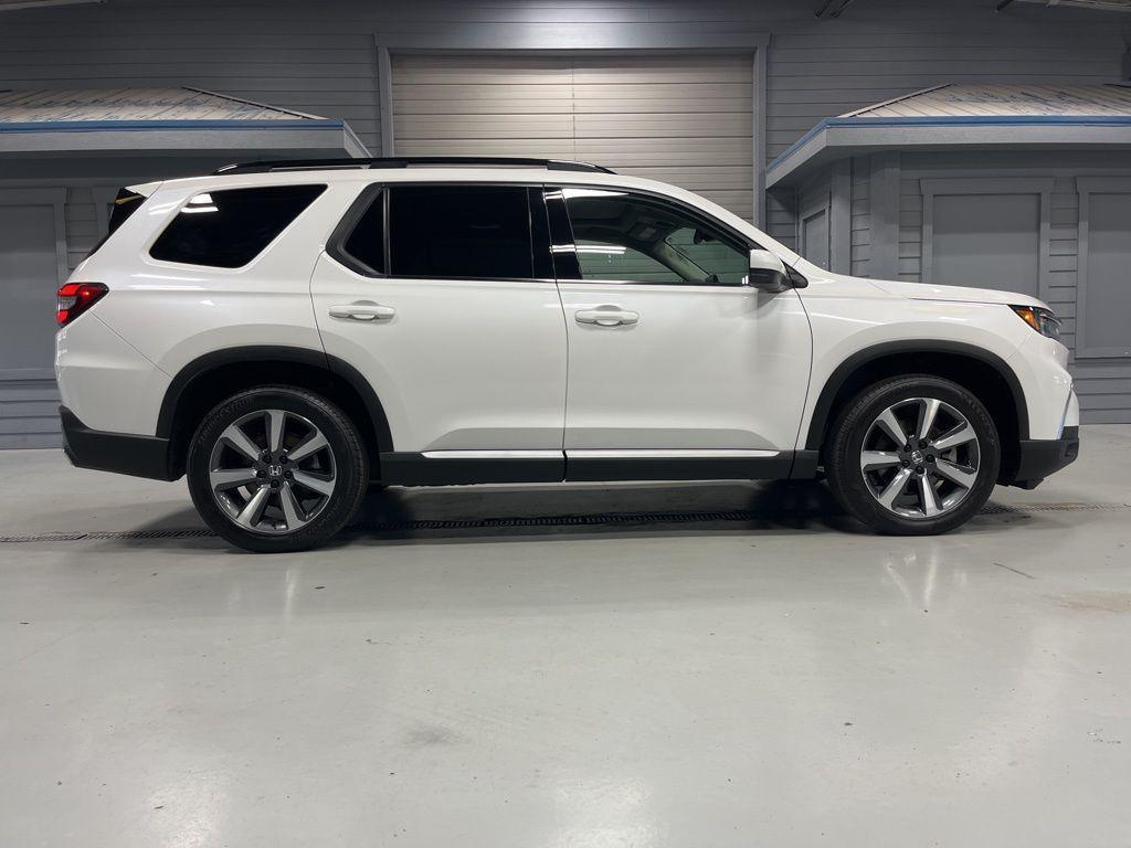 used 2025 Honda Pilot car, priced at $45,411