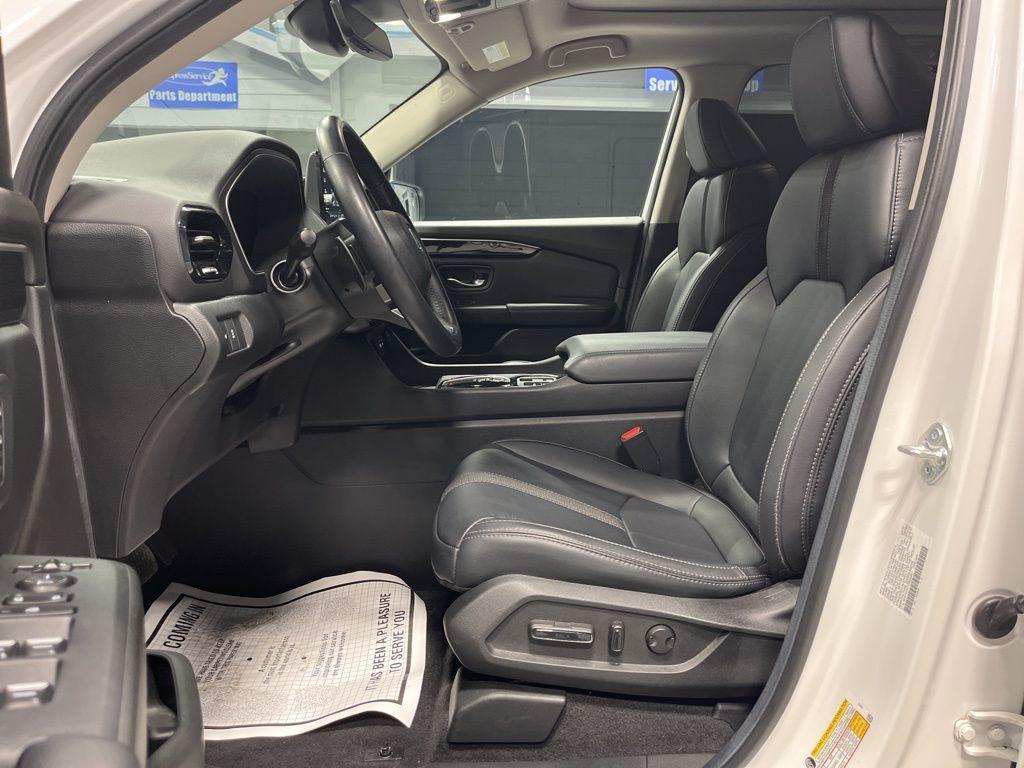 used 2025 Honda Pilot car, priced at $45,411