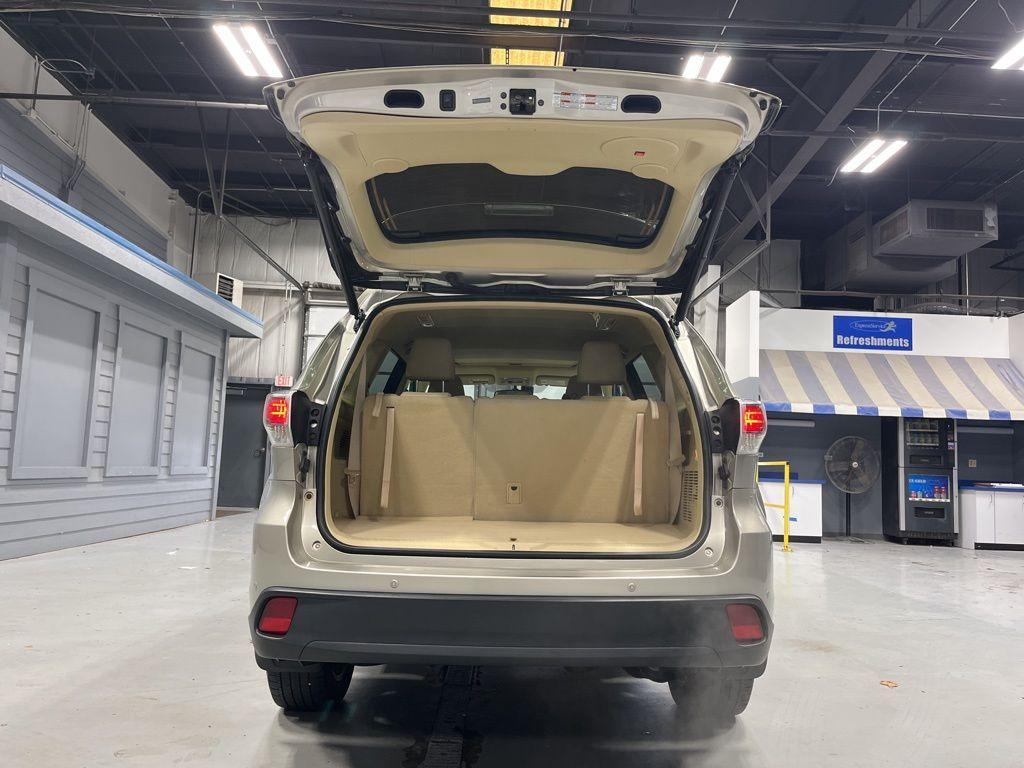 used 2014 Toyota Highlander car, priced at $15,999