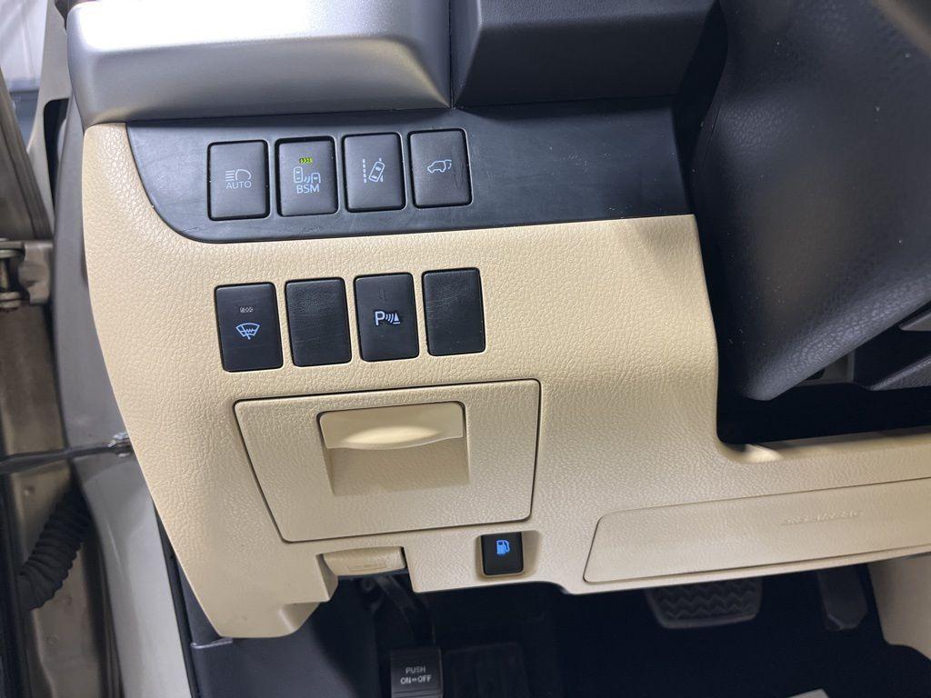 used 2014 Toyota Highlander car, priced at $15,999