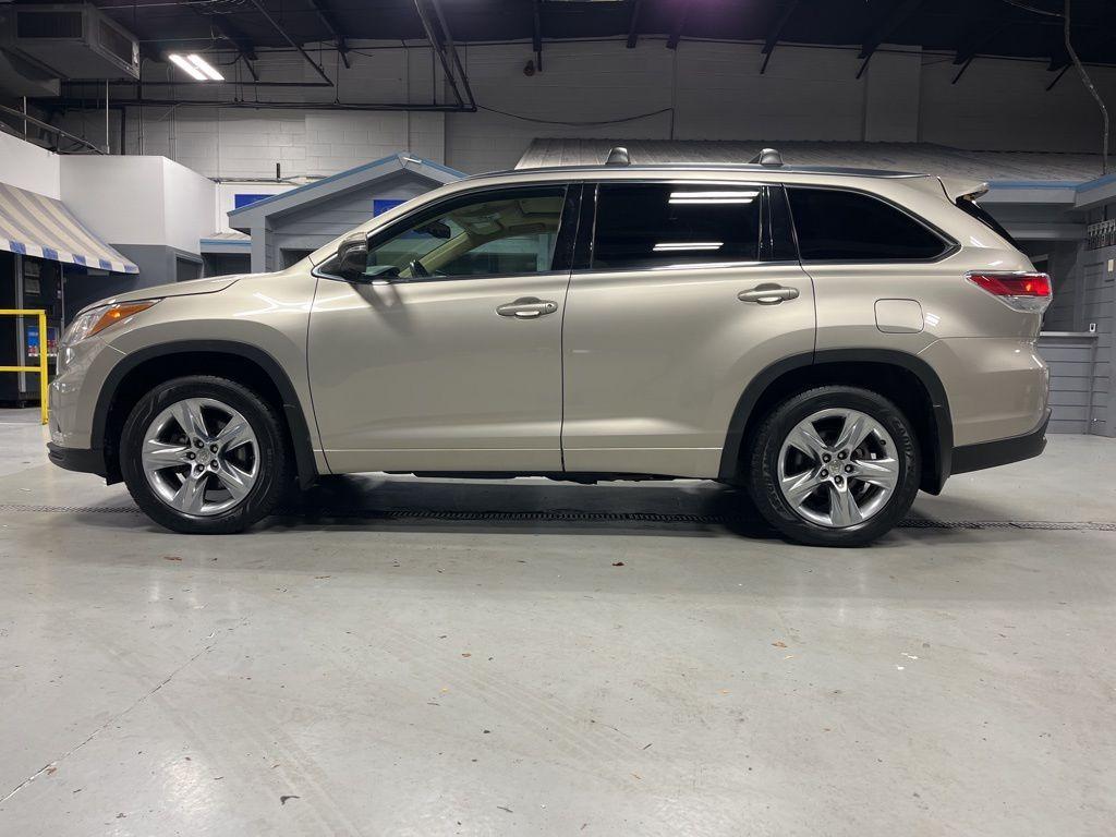 used 2014 Toyota Highlander car, priced at $15,999