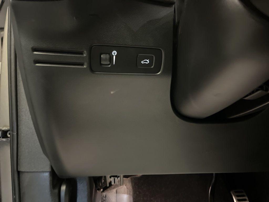 used 2022 Volvo XC40 car, priced at $18,999