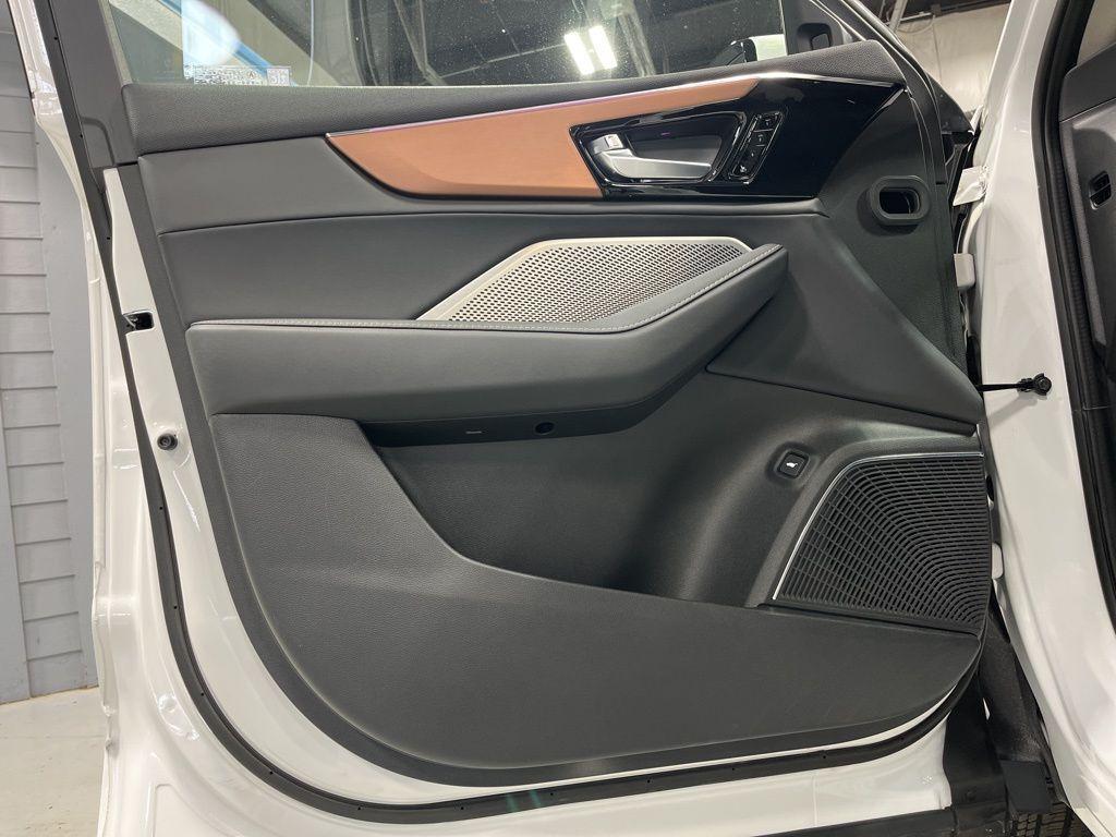 used 2022 Acura MDX car, priced at $36,999