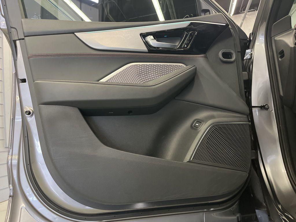 used 2024 Acura MDX car, priced at $43,999