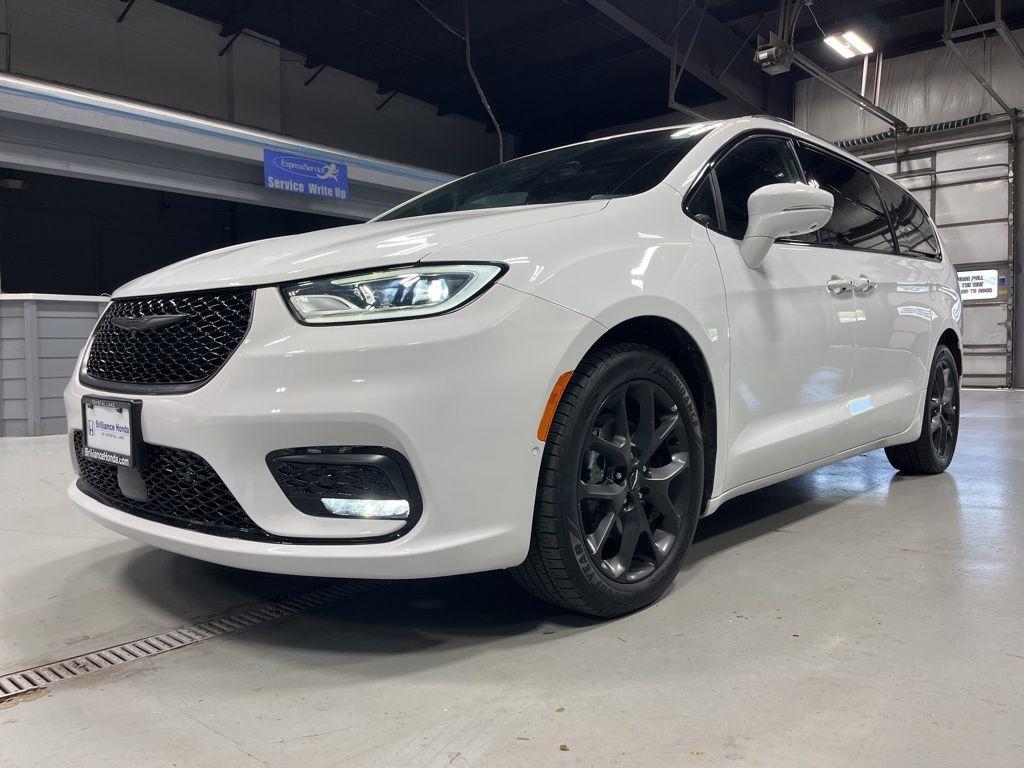 used 2022 Chrysler Pacifica car, priced at $22,411