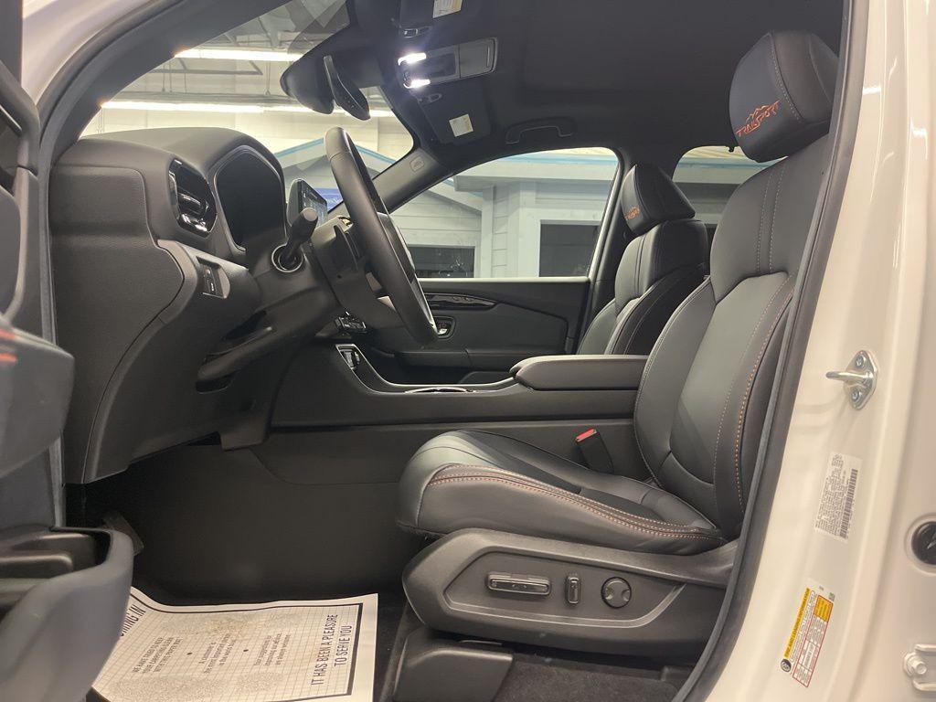 used 2025 Honda Pilot car, priced at $45,999