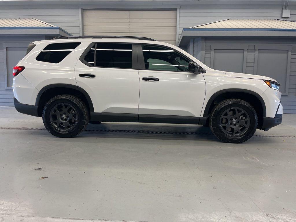 used 2025 Honda Pilot car, priced at $45,999