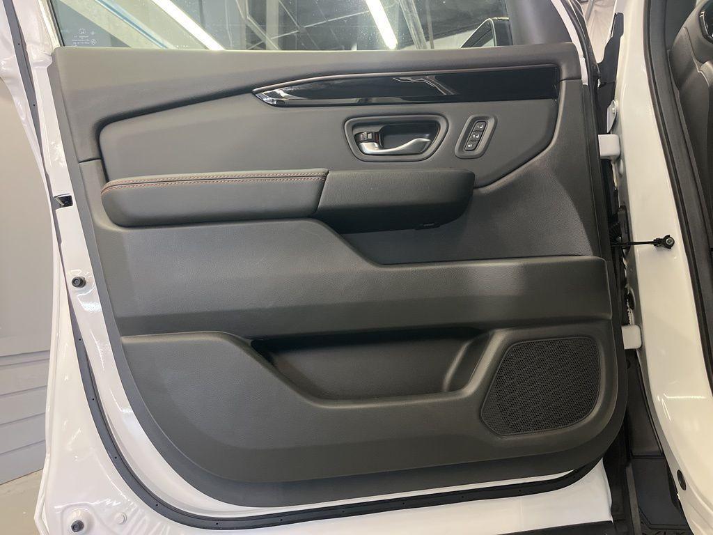 used 2025 Honda Pilot car, priced at $45,999