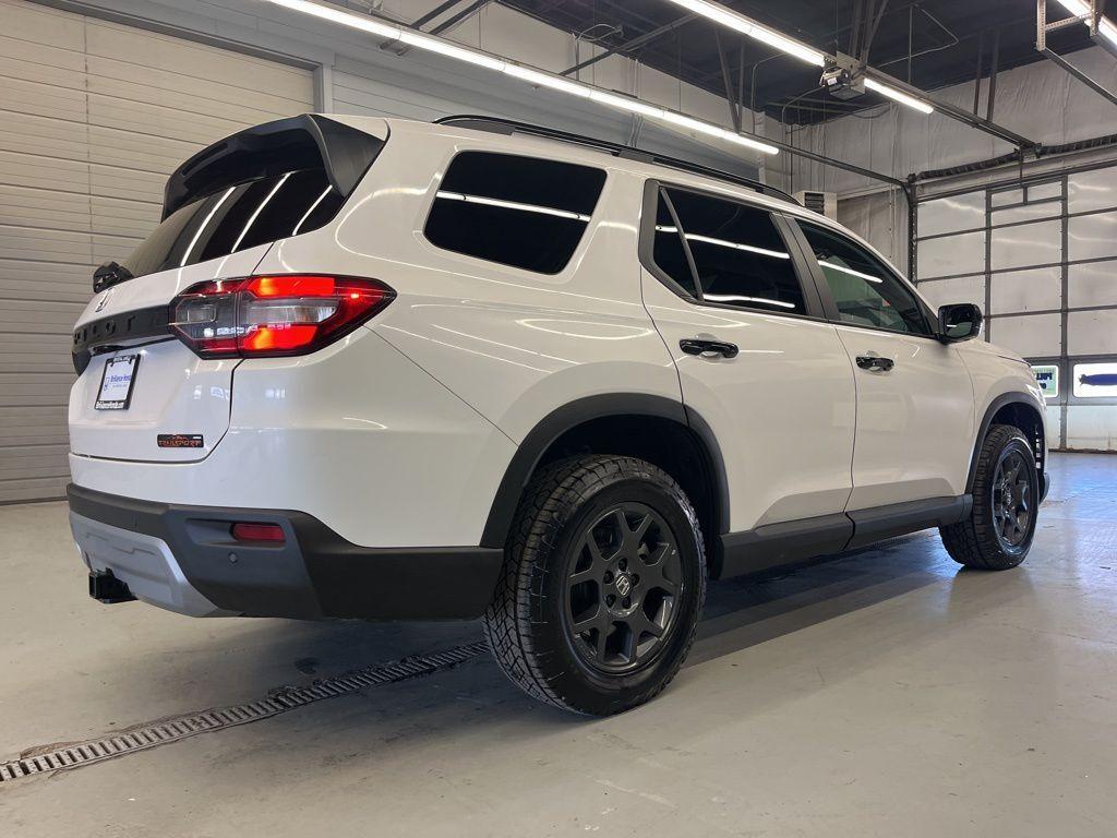 used 2025 Honda Pilot car, priced at $45,999