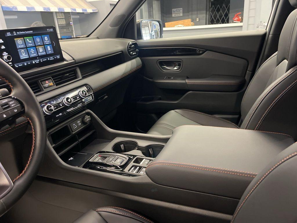 used 2025 Honda Pilot car, priced at $45,999