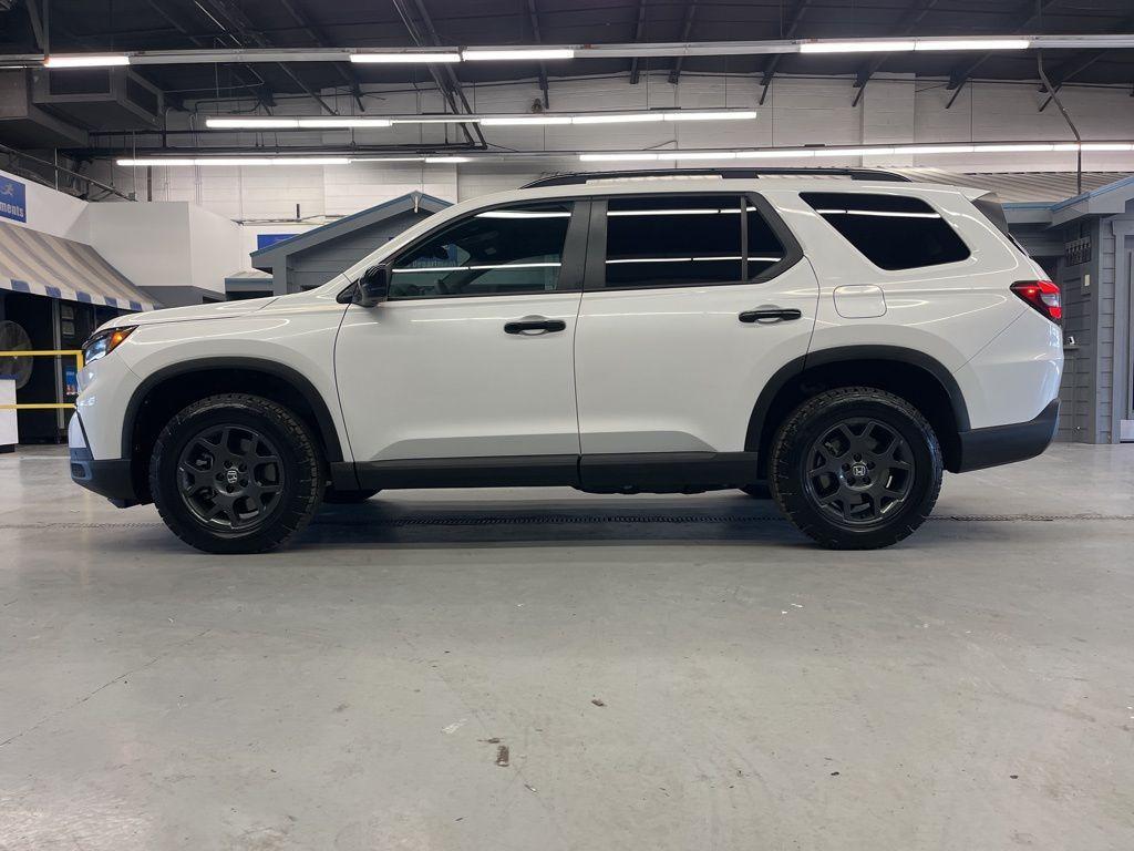 used 2025 Honda Pilot car, priced at $45,999