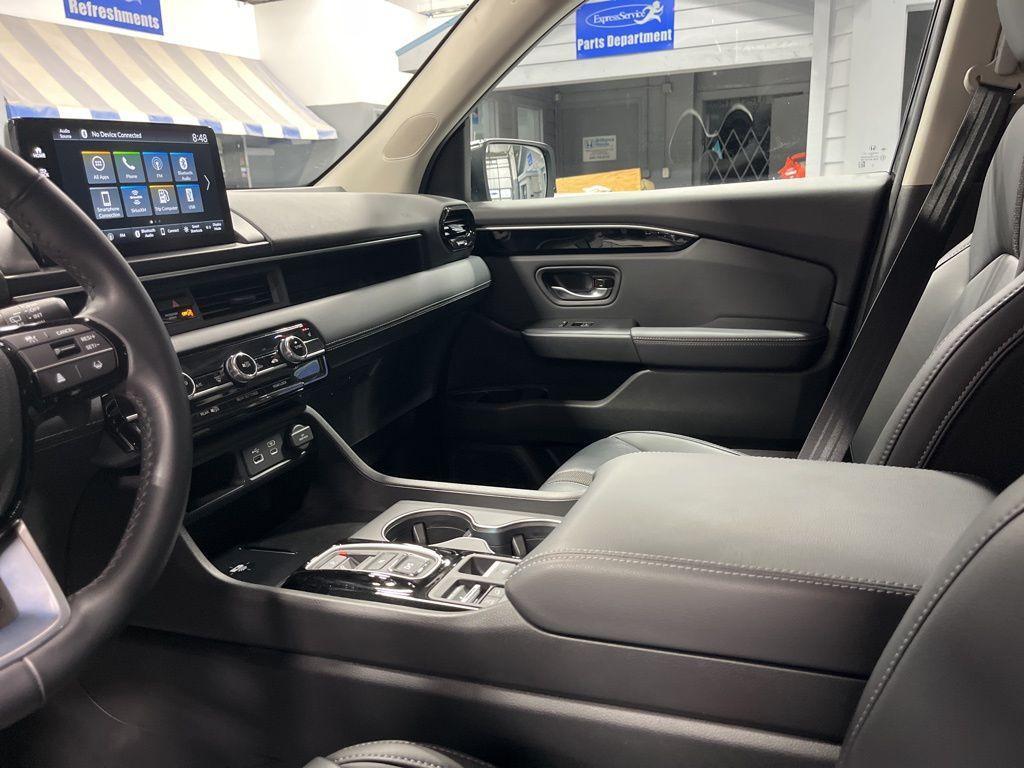 used 2025 Honda Pilot car, priced at $42,999
