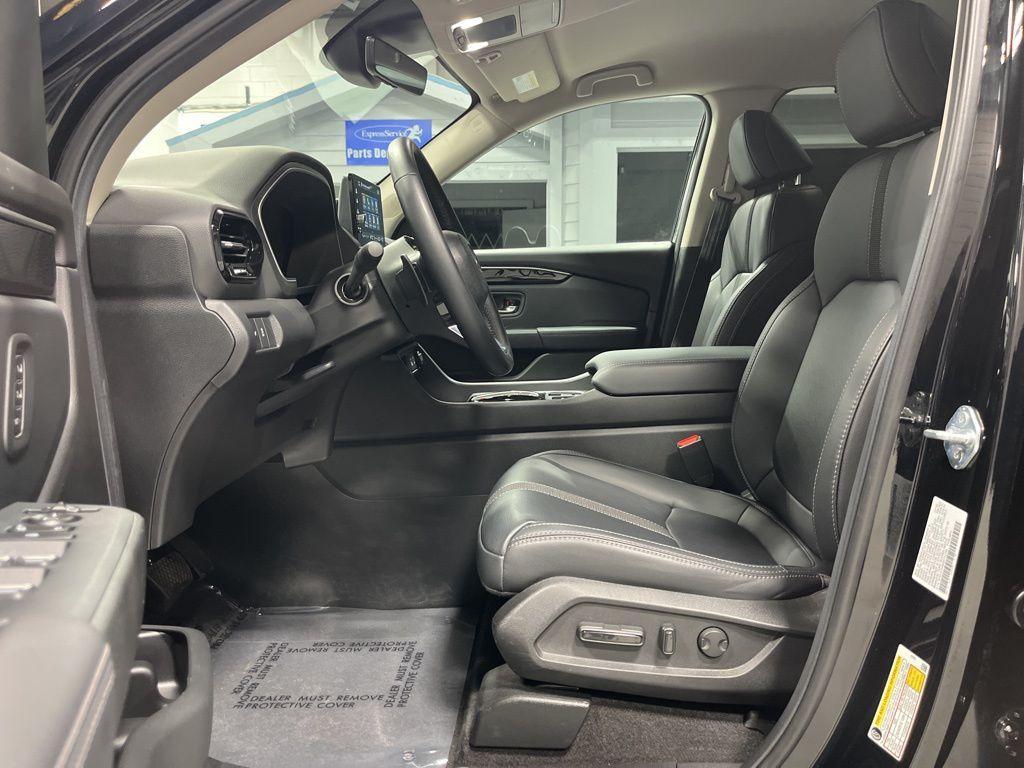 used 2025 Honda Pilot car, priced at $42,999