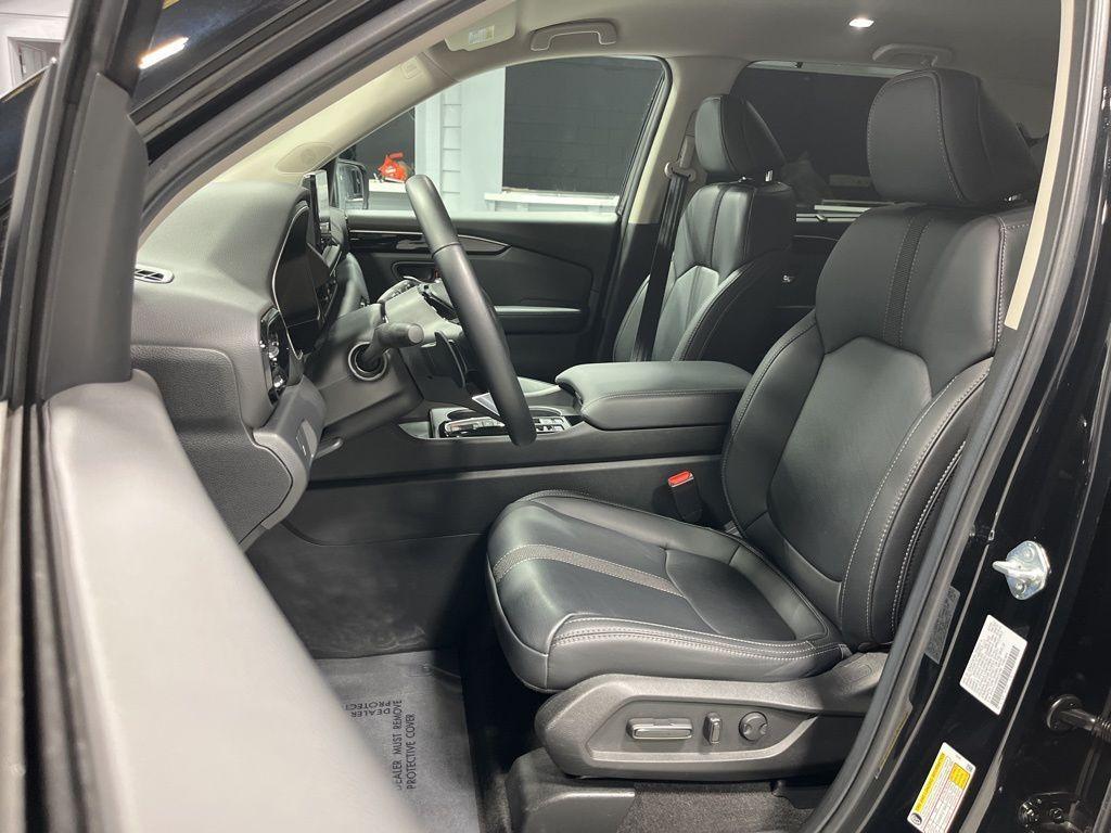 used 2025 Honda Pilot car, priced at $42,999