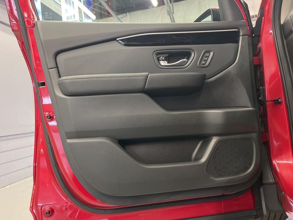 used 2025 Honda Pilot car, priced at $42,999