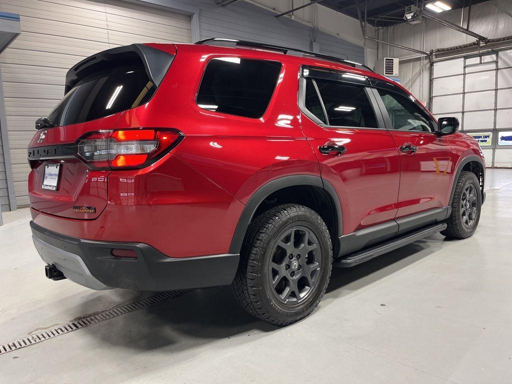 used 2025 Honda Pilot car, priced at $46,999