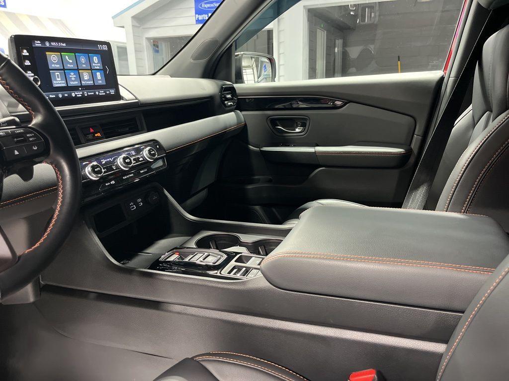 used 2025 Honda Pilot car, priced at $46,999