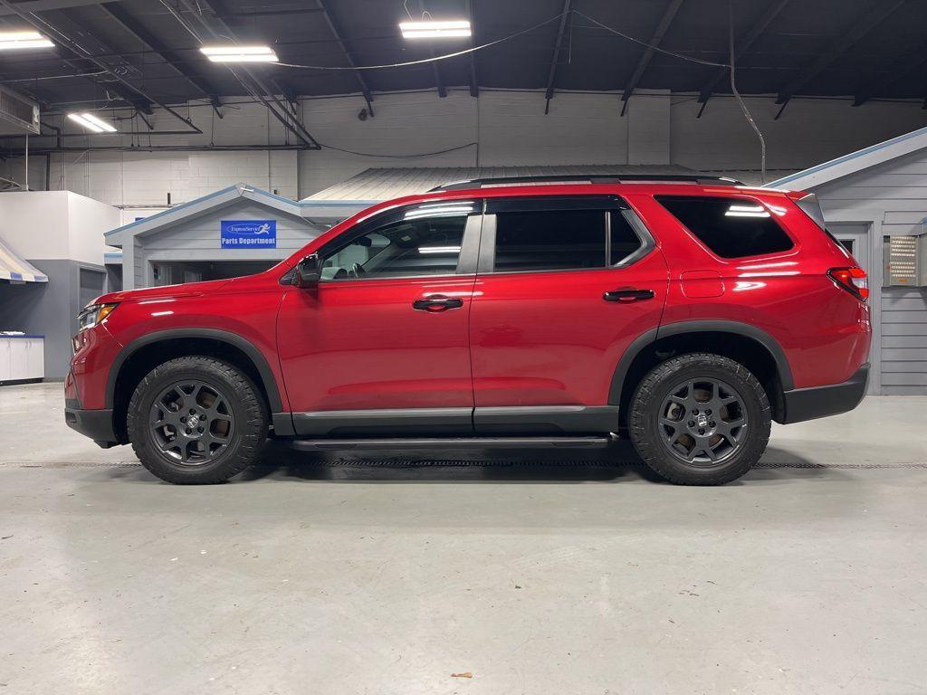 used 2025 Honda Pilot car, priced at $46,999