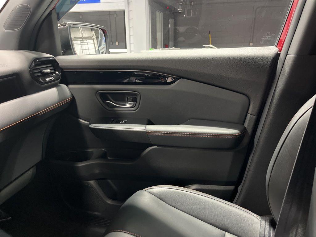 used 2025 Honda Pilot car, priced at $46,999