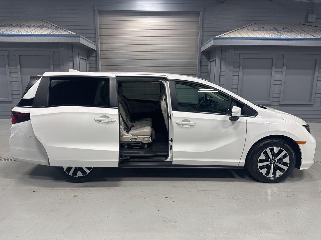 used 2026 Honda Odyssey car, priced at $41,999